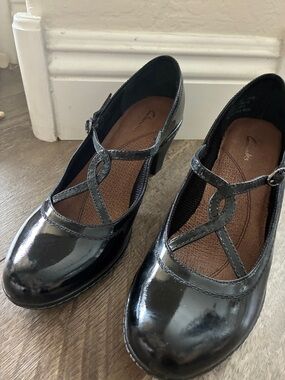 NEW Clark’s Black Patent Leather Mary Jane Shoes Size 71/2